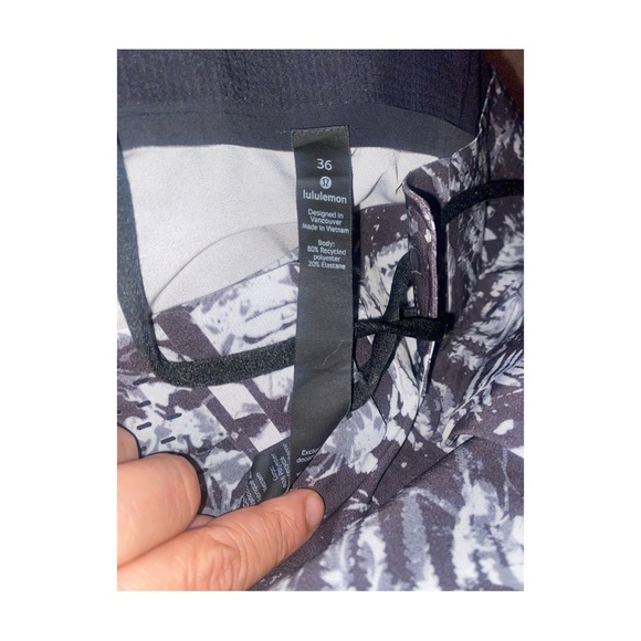 Lululemon Board shorts 36 - Picture 3 of 4